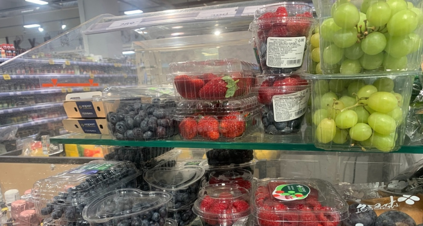 Эта ягода ужасающе вредная, заявляют ученые: а мы едим ее как деликатес, еще и детям даем