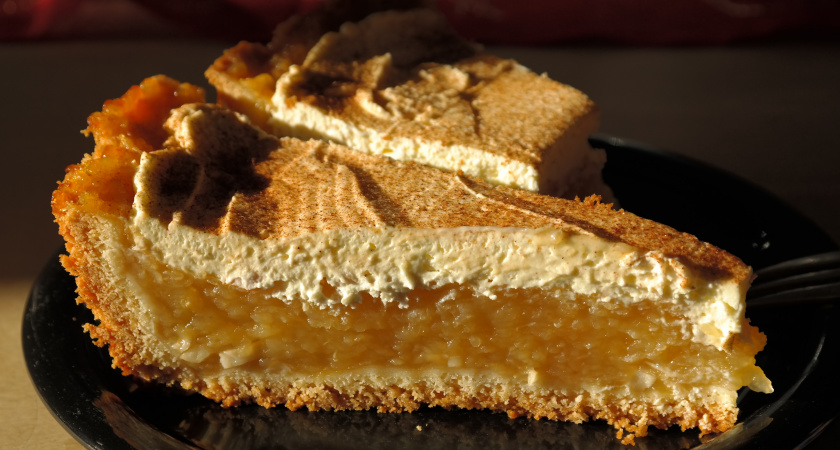 Рецепт яблочного пирога на сковороде