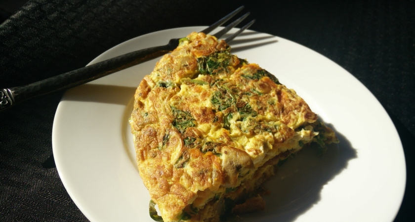 Рецепт кабачкового омлета с помидорами и сыром