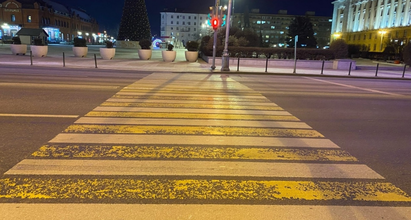 Когда водитель обязан уступить пешеходу при переходе его через "зебру"