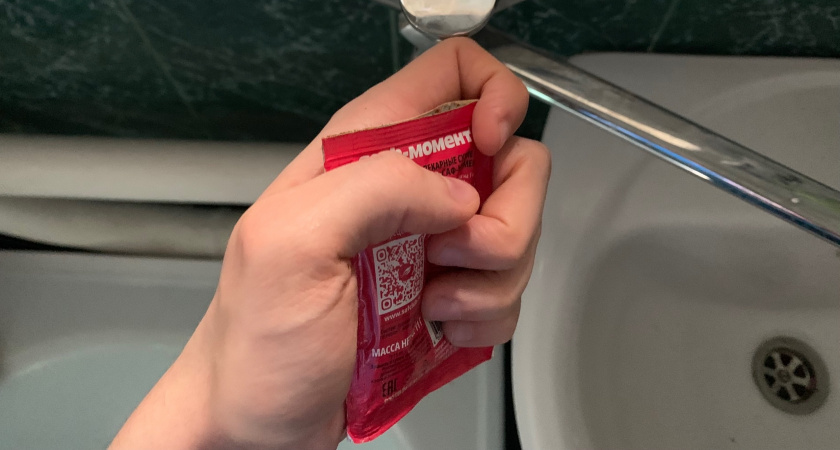 Порошковое средство для очищения сантехники и посуды — спасение для ценителей блеска металла