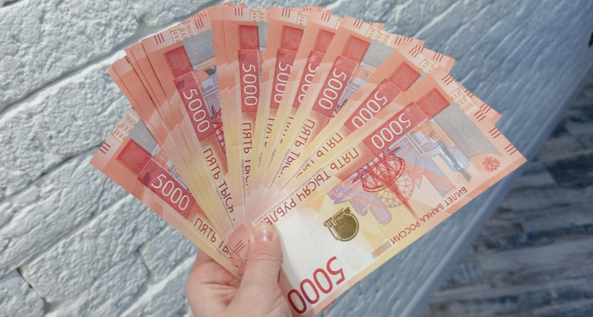 Стали известны зарплаты по отраслям в Оренбуржье