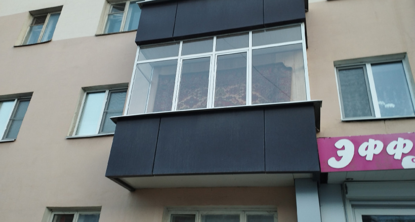 Орская пенсионерка выбросила мошенникам почти 3 миллиона рублей с балкона