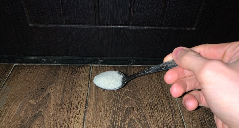 Как посыпание солью порога может защитить ваш дом от напастей, и другие полезные последствия ее применения