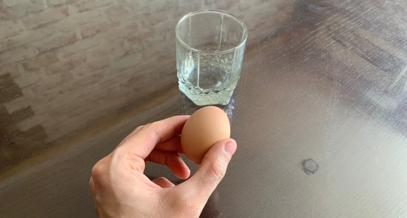 Методика простейшей проверки куриного яйца на свежесть, а также множество других хитростей для сохранения