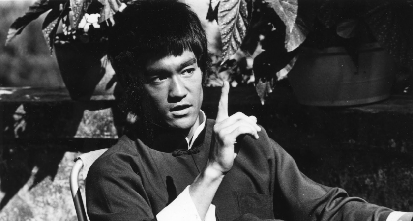 Размышления Брюса Ли о том, почему о себе нельзя говорить плохо даже в шутку — цитата, насыщенная мудростью 