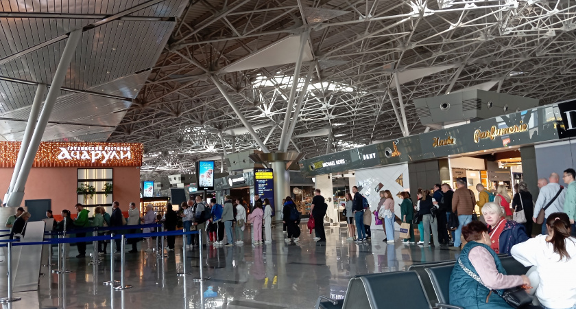 В оренбургском аэропорту прокуроры следят за соблюдением прав пассажиров