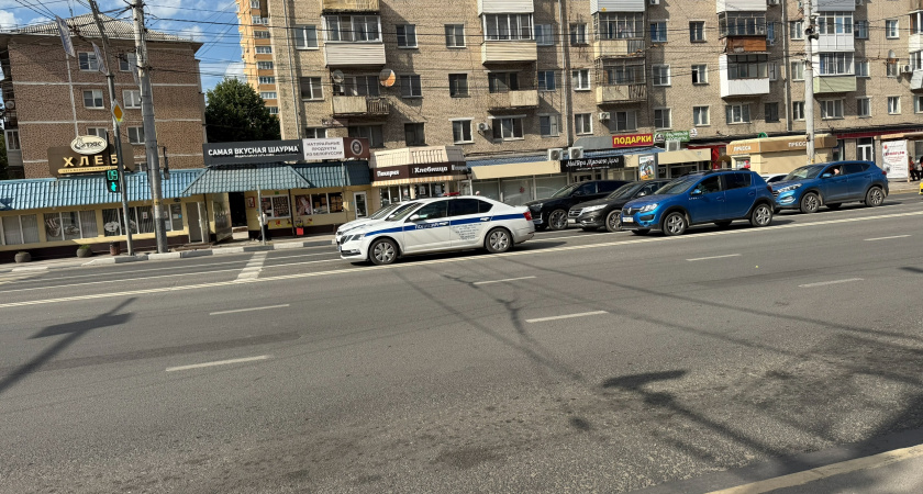 В Оренбурге иномарка сбила двух подростков на электросамокате