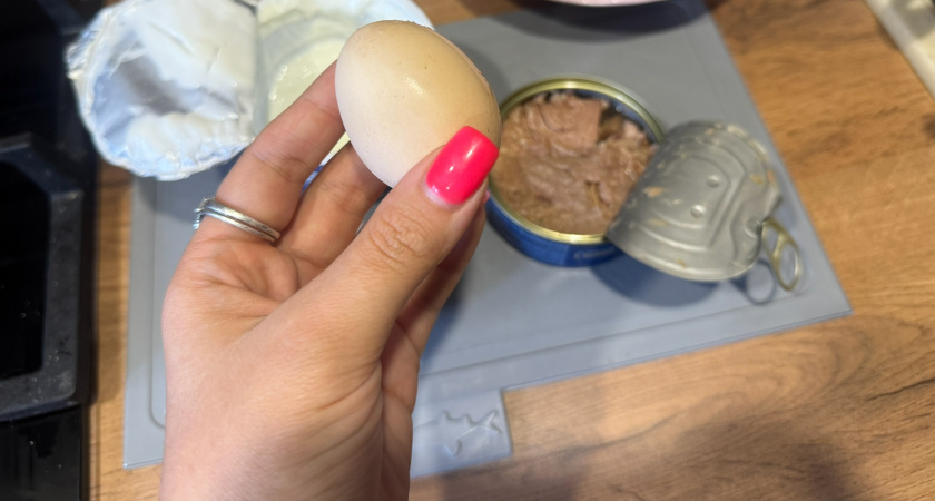 Хитрющая методика, благодаря которой очистить куриные яйца будет проще простого 