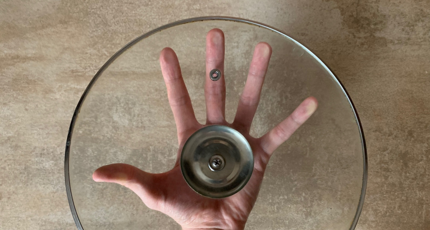 Методика очищения стеклянных крышек от кастрюль при помощи лимонной кислоты