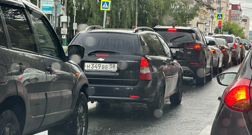 Сильный дождь и ветер надвигаются на Оренбуржье