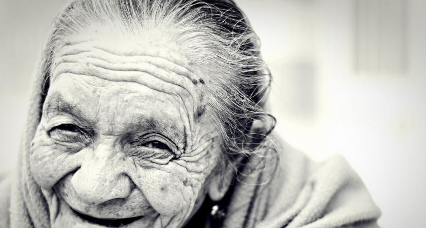 Муж бабушки умер в 65, из-за чего ее жизнь превратилась в трагедию, которую она преодолела, обретя глубинную мудрость