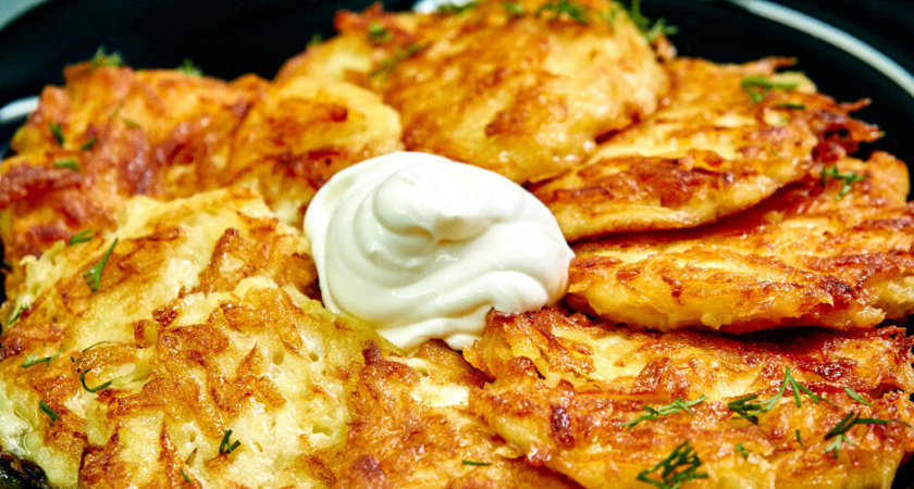 Драники по‑домашнему: простой рецепт без муки — сочные и ароматные