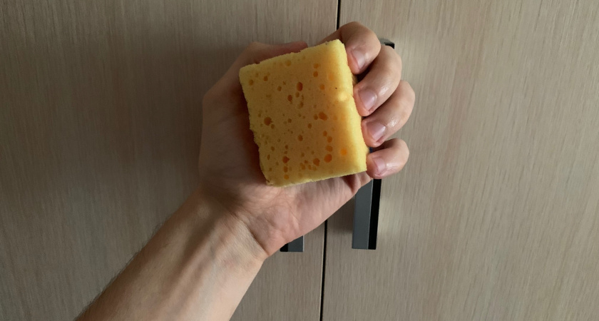 Губка в в помощь — как с одежды легко убрать катышки 