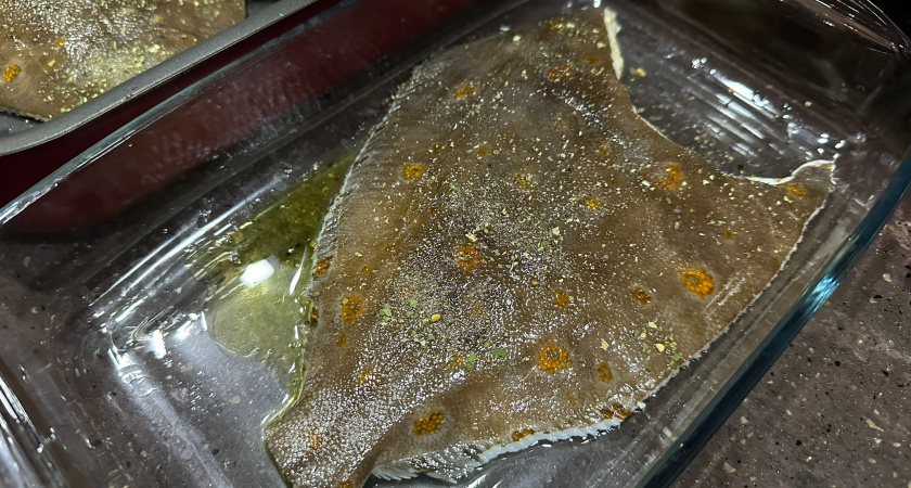 Девушка купила в «Светофоре» красную рыбу, а она оказалась белой — и вот в чем здесь дело