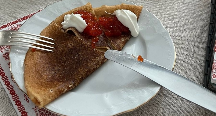 Блин с икрой из «Теремка» — стоит ли платить почти 500 рублей