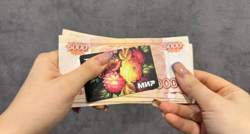 Школьница из Сорочинска дала мошенникам данные маминой карты