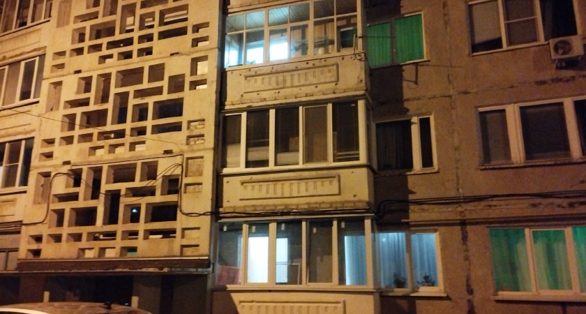 Пьяный орчанин выпал из окна второго этажа