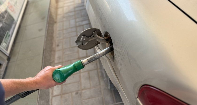 Эпохальный эксперимент: две похожих иномарки с почти одинаковым пробегом заправлялись разным бензином — 95 и 92 — а после их сравнили