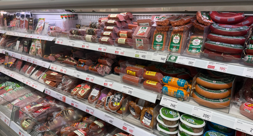 Нашла доступную вкуснятину в "Светофоре": колбаса "Коровино Рубленая" за 320 рублей - идеальна для "Оливье"