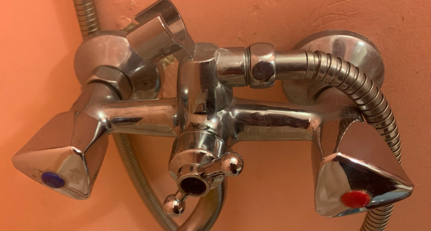 Холодную воду отключат на девять часов в Оренбуржье 