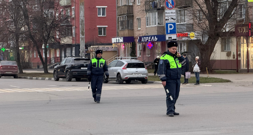 Инспектор ДПС просит пройти в патрульный автомобиль: как действовать, чтобы себя обезопасить — простое правило