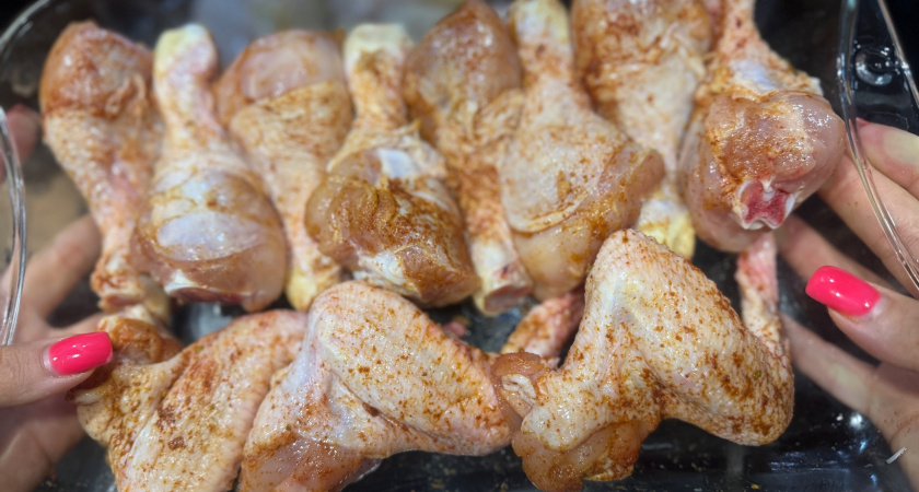 "Свою курицу я бы не ела": работница птицефабрики дала 3 совета, как дома избавиться от химии в курином мясе