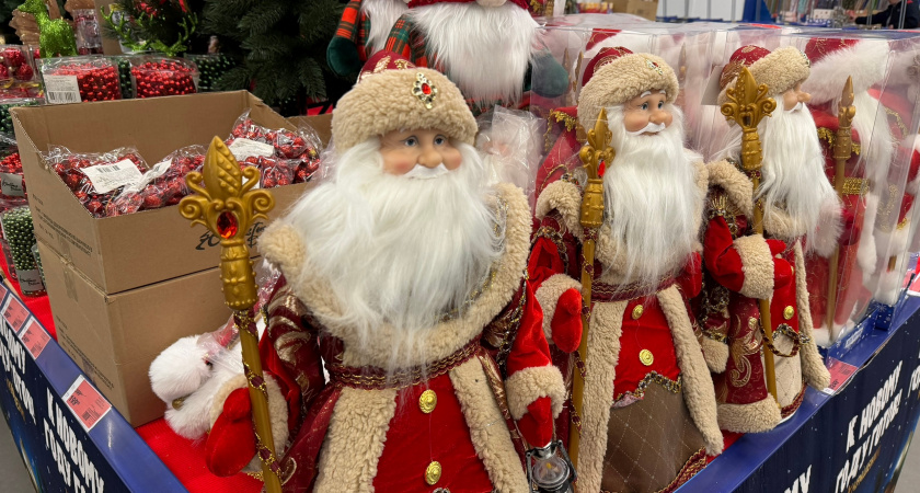 Жителей и гостей Оренбурга в сквере у дома Советов ждут Дед Мороз и Снегурочка