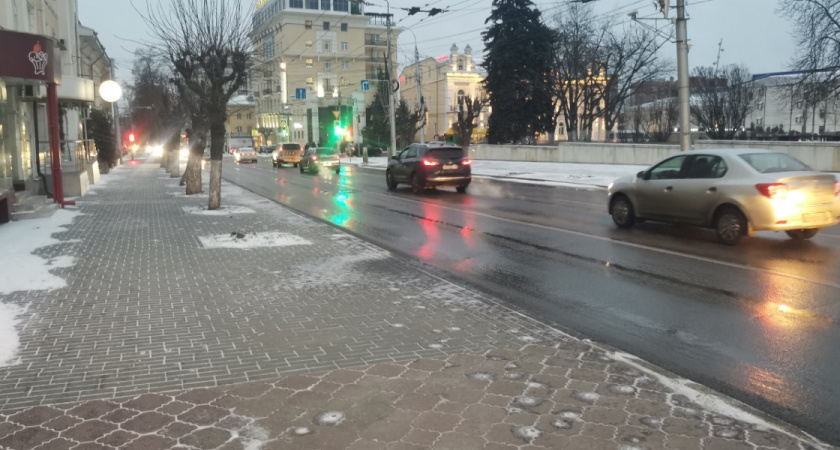 Жители Оренбурга жалуются на цены на такси 