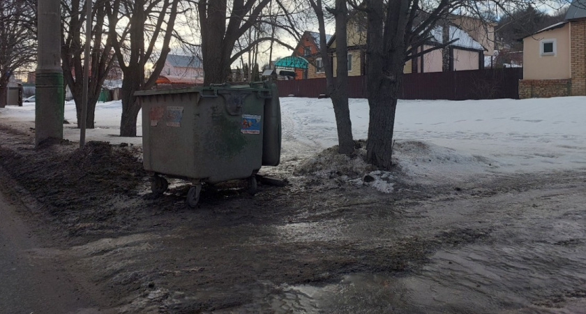 В Кувандыке наконец-то расчистили свалки у мусорок