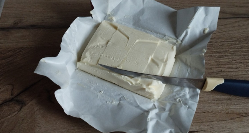 Ищите одно лишь слово на этикетке сливочного масла и закупайте впрок: подруга-продавец из "Пятерочки" раскрыла секрет идеального продукта