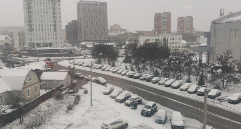 Дороги Оренбурга засыпали 70 тоннами соли