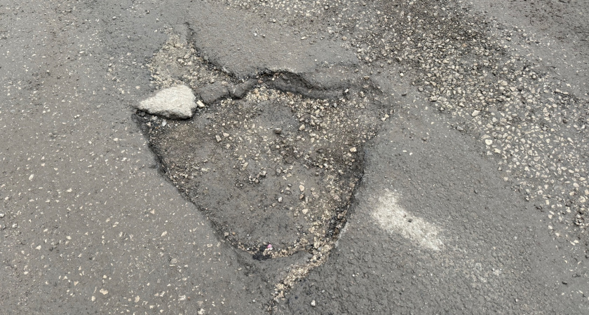 Ямы на дорогах Курманаевского района привлекли внимание прокуратуры 