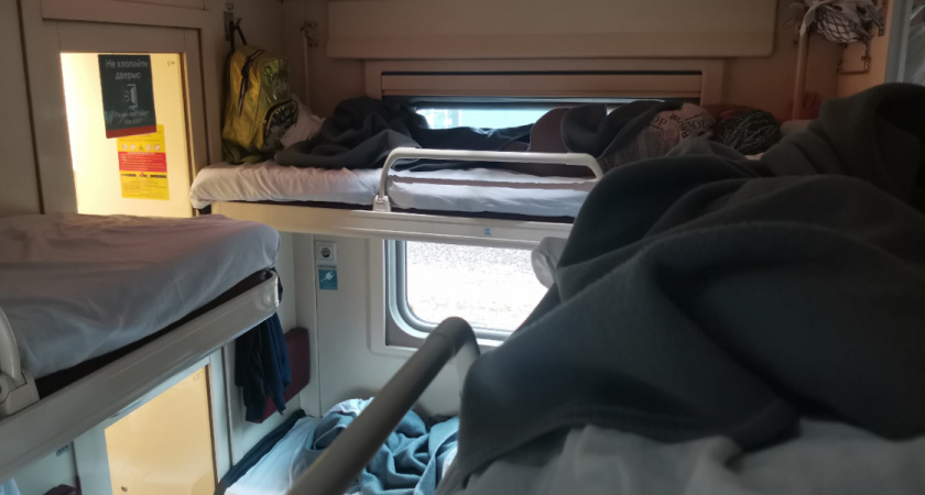 Скандальная история в поезде: мать и ее двое детей испортили всем поездку