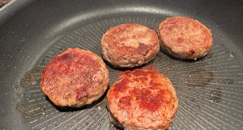 Не хлебный мякиш и не сало: вот что добавляю в фарш для сочности и вкуса мудрые хозяйки - котлеты на вкус как "пуховые" 