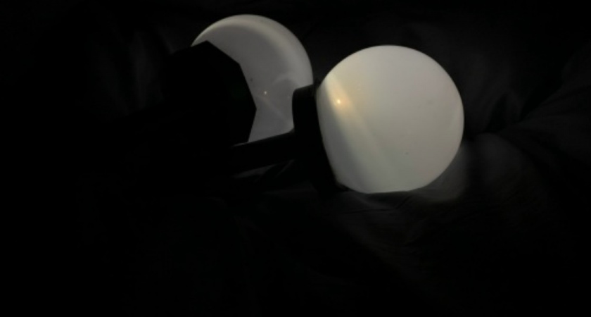 «Темнота пришла в гости, но никто ей не рад»: почему зимой людей оставляют без света и тепла