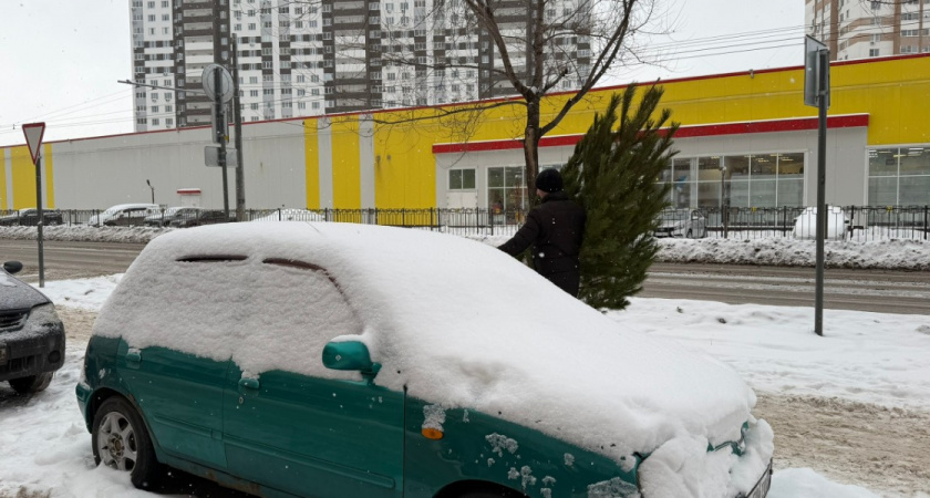 За ночь Оренбург освободили от 10 тысяч кубометров снега