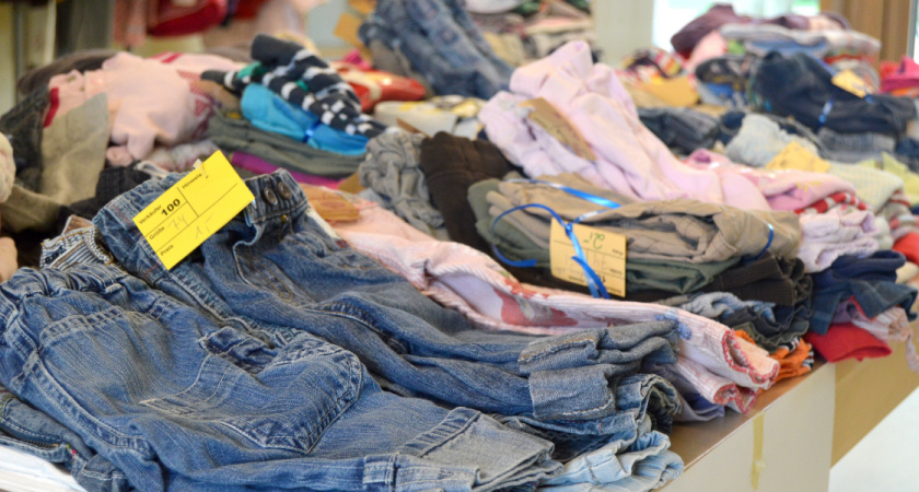 «7 лет отпахал в Секонд-Хенде»: вот откуда дешевая одежда и что никогда не буду здесь покупать — честный рассказ из зала