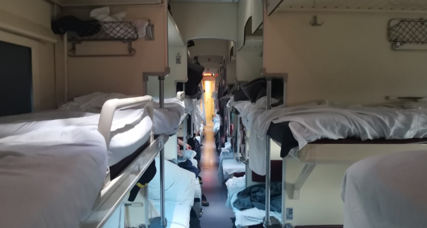 «Купил билет в СВ, вдруг заходит пара из плацкартного вагона и просит поменяться местами»: как грамотно поступить — отвечает бывалый турист