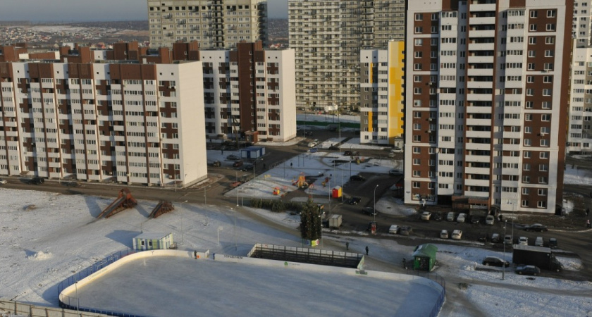 «Лед тронулся, но не там»: почему в разгар зимних каникул у детей все еще нет катков