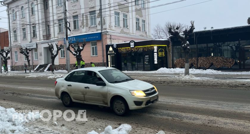 Жители Оренбурга жалуются на гололёд и неубранные тротуары