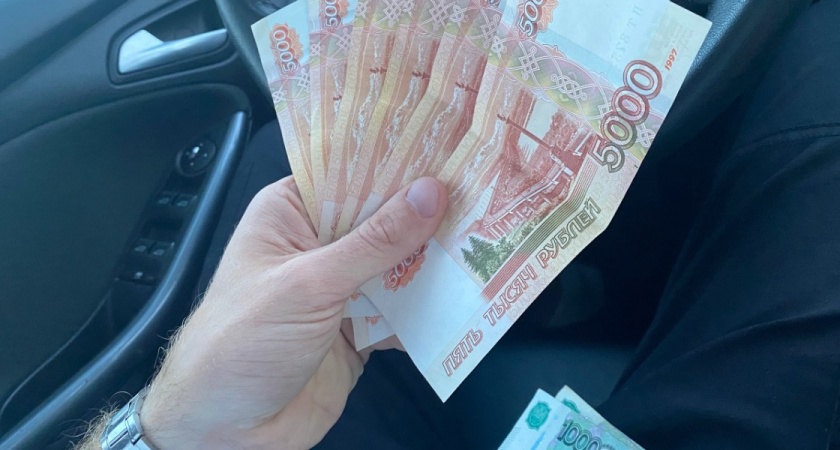 Оренбуржец за бракованный стол получил от продавца больше четверти миллиона 