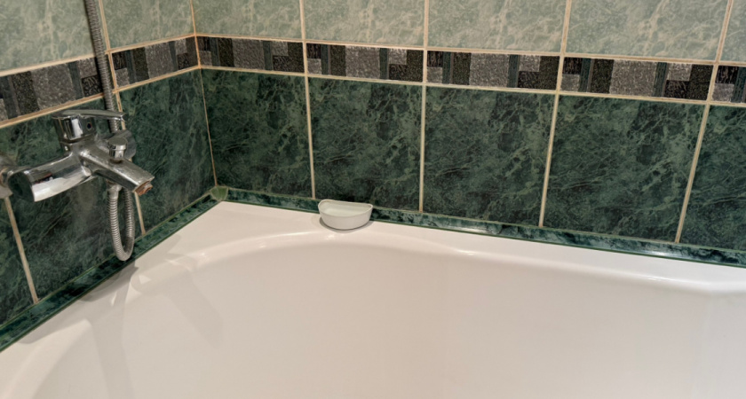 Старая ванна заблестела, как новая: теперь чищу только так - метод случайно нашел муж и сразу делюсь с вами