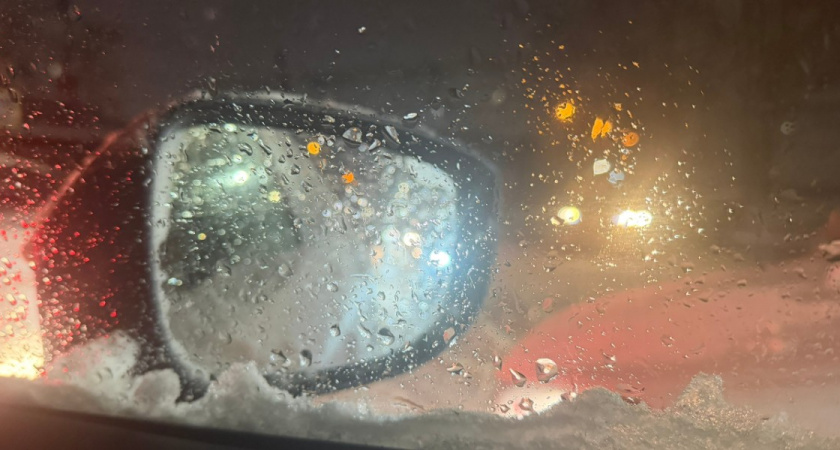 Возле Кувандыка инспекторы ДПС помогли водителю с заглохшей машиной