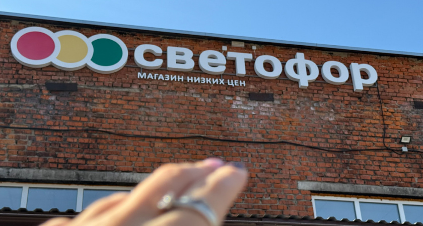 Парковка битком и длинные очереди уже с утра: в Светофоре завоз и акции - ковры, подушки и еще много нового 