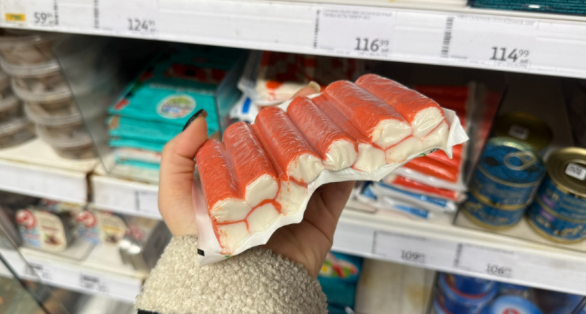 Рыбы нет, один крахмал: эксперты Роскачества проверили крабовые палочки на прилавках магазинов