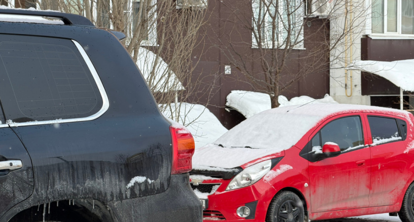 В Оренбуржье УК заплатит автовладельцу почти 400 тысяч за упавшую снежную глыбу