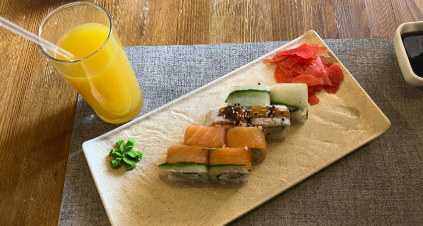 В Оренбурге суд встал на сторону отравившейся роллами семьи и обязал заплатить им 225 тысяч рублей