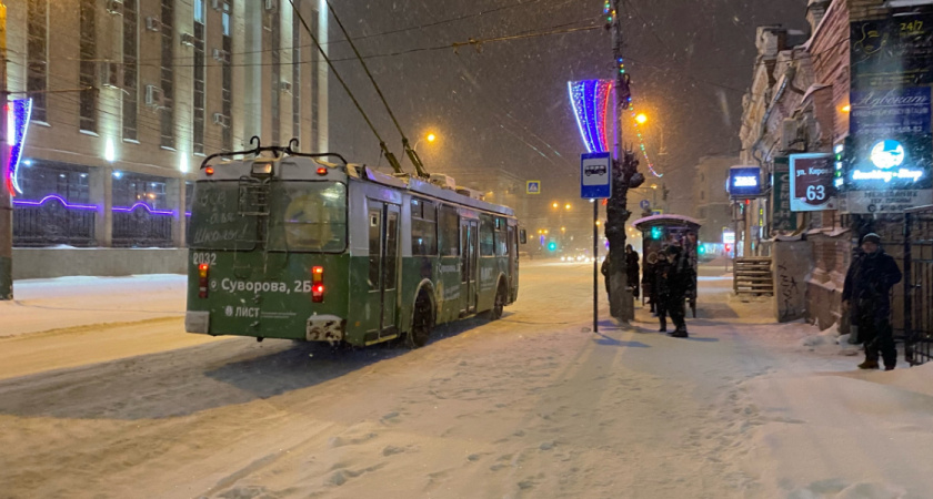 В Оренбурге оборванные провода троллейбусной сети постоянно становятся причиной аварий и ущерба
