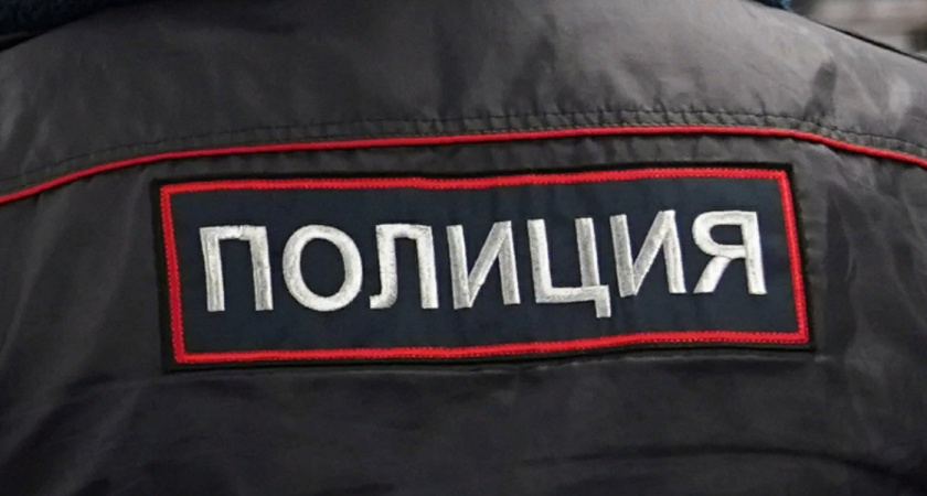 В Оренбурге мужчина угрожал расправой бывшей возлюбленной, а она спасалась от ножа в туалете